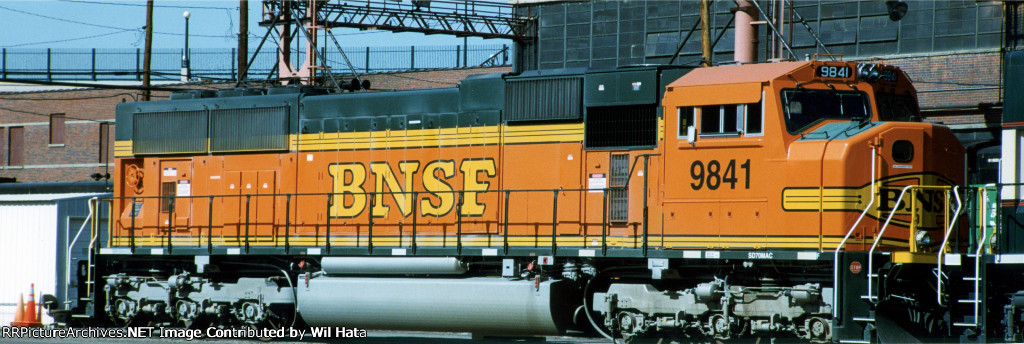 BNSF SD70MAC 9841